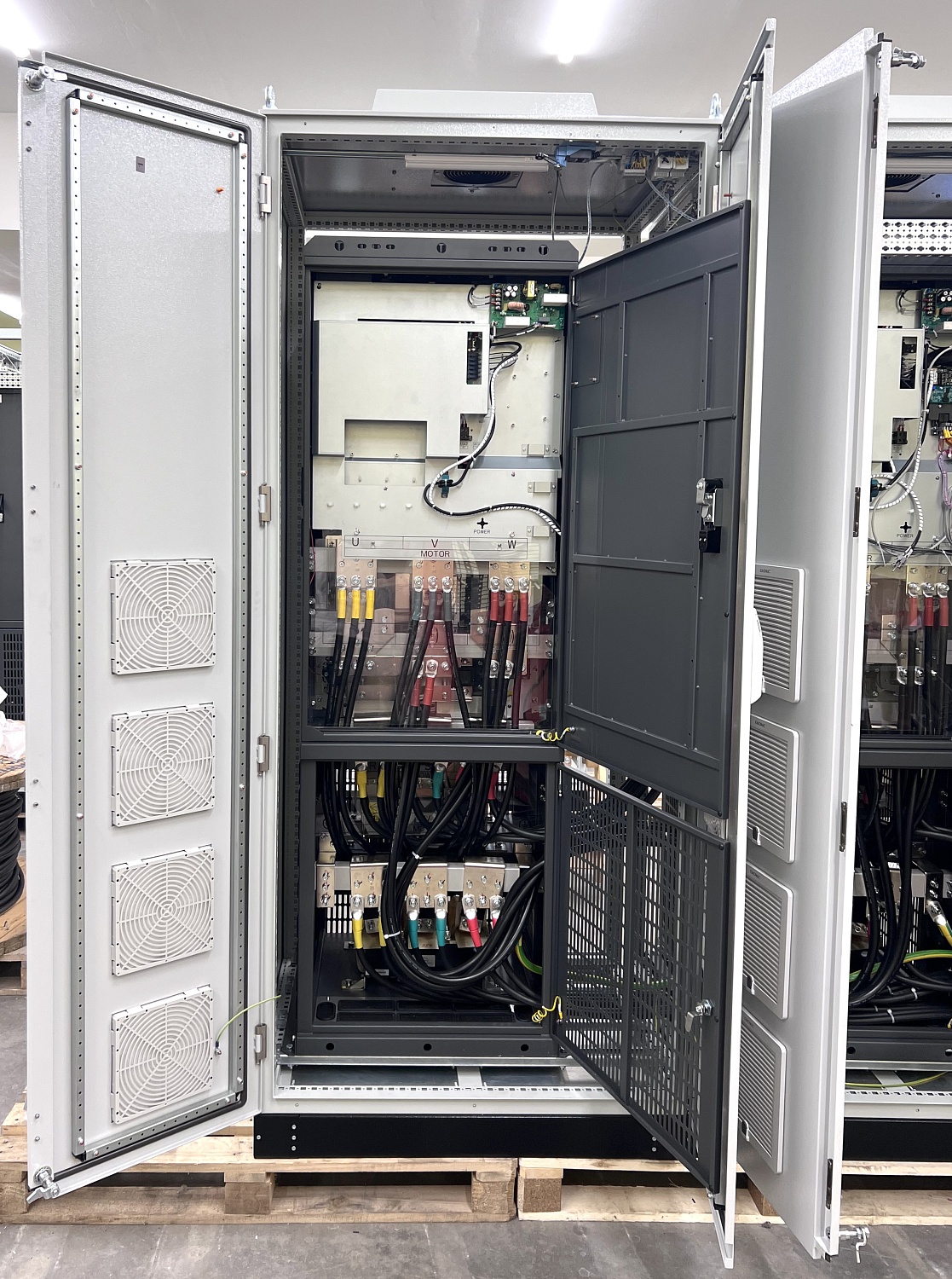 Шкаф управления для конвейера на золотодобывающем предприятии